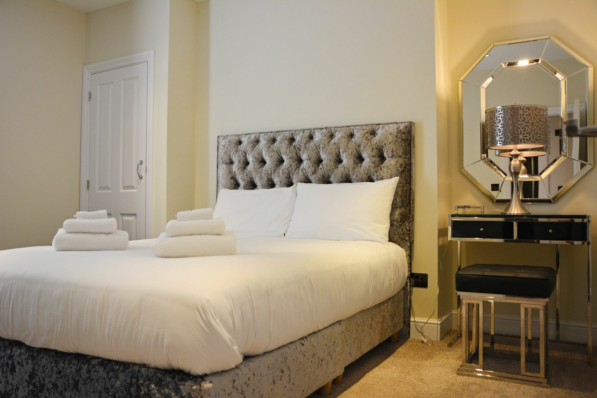 Pinnacle Residences - Cambridge Екстериор снимка